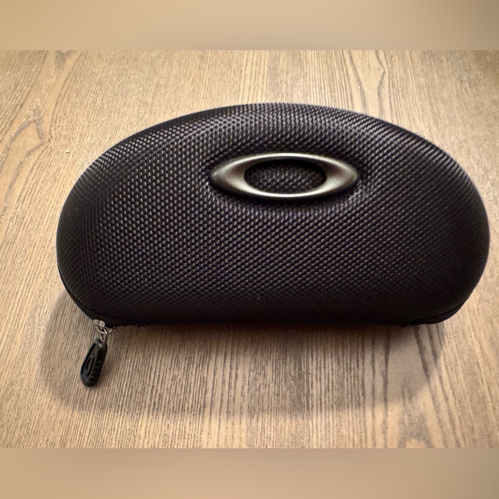 Oakley Textured Black Sunglasses Eyeglass Case Only Hardshell Zippered